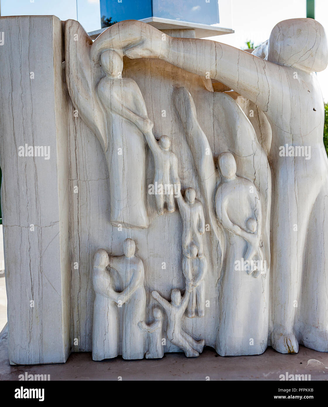 Weißer Marmor Skulptur von Menschen, die in NY 911 starb. Benoit Menasche und Felix Gonzalez lokale Skulptur Künstler in Floirda. Stockfoto