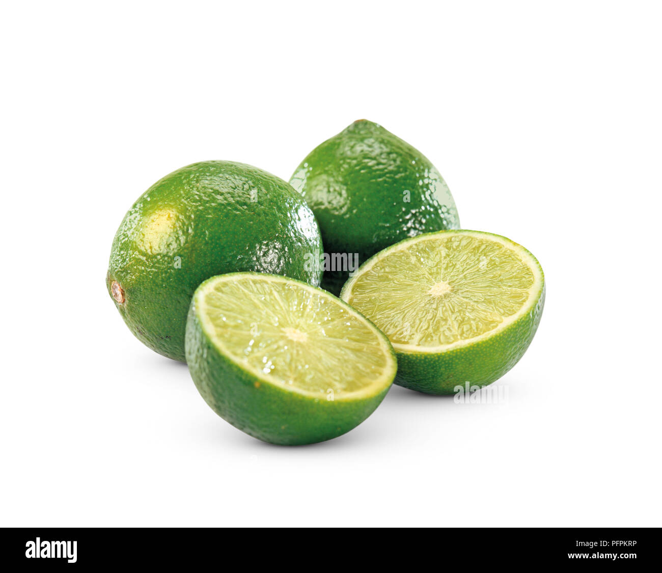 Zwei ganze Limes, und zwei Hälften, close-up Stockfoto