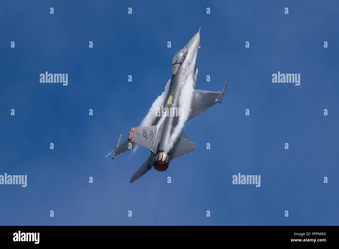 Lockheed Martin F-16 Kampfflugzeug Falcon auf der Farnborough International Airshow der 480th Fighter Squadron aus Spangdahlem Stockfoto