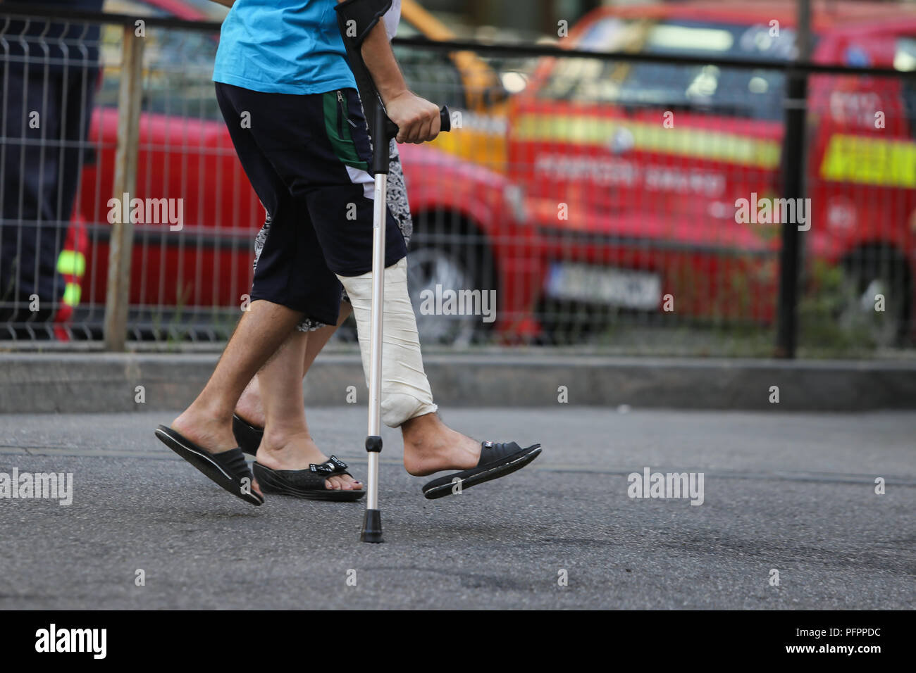 Bein Im Gipsverband Stockfotos & Bein Im Gipsverband Bilder Alamy