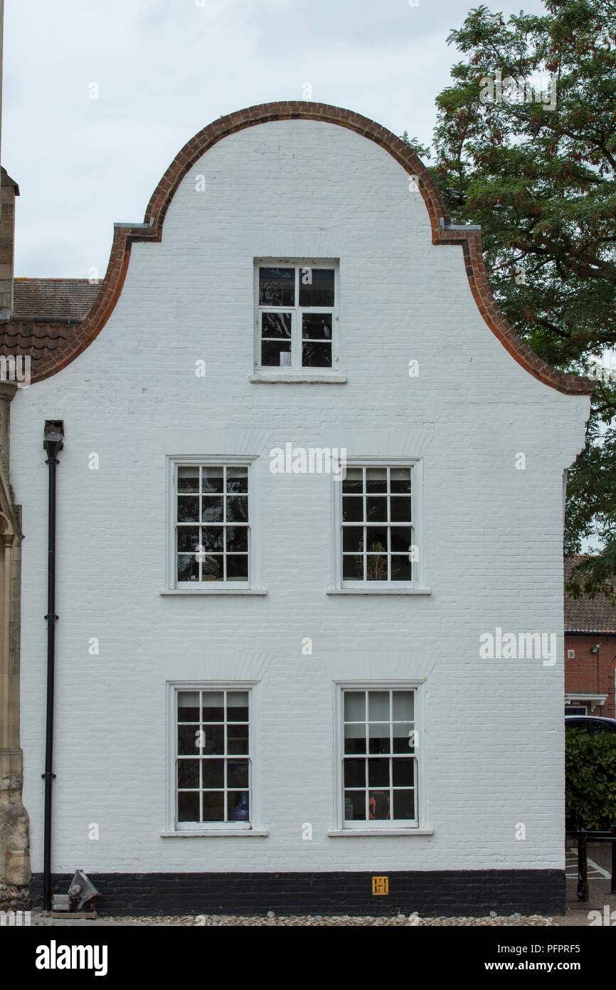 Ein Haus mit holländischen Giebeln in Norwich, Großbritannien, gesehen im Sommer 2018. Stockfoto