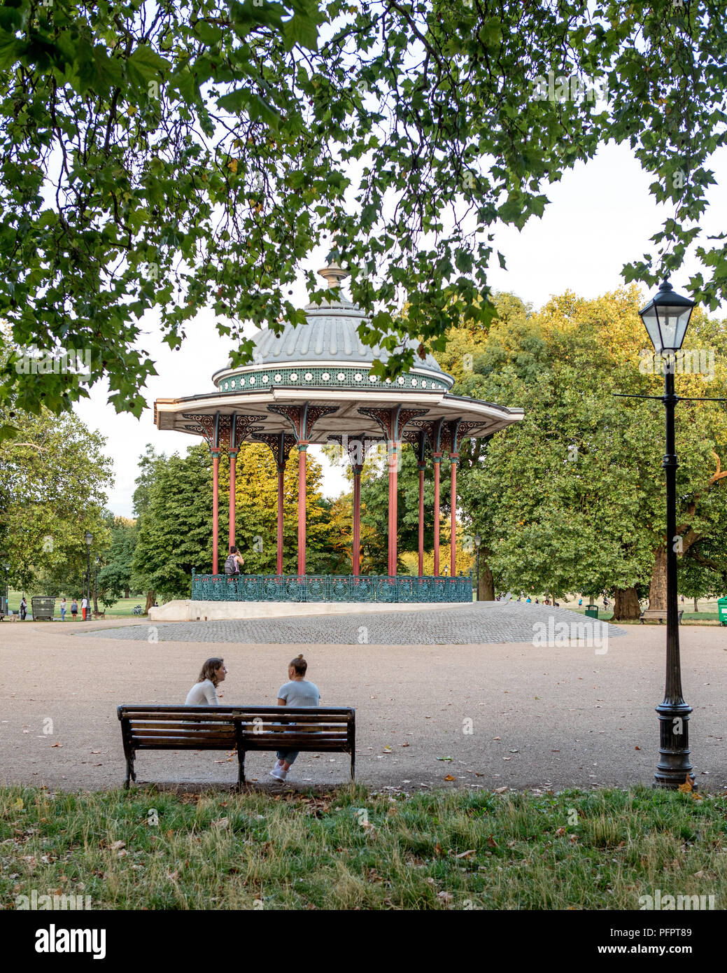 Ein viktorianisches Musikpavillon auf Clapham Common London UK Stockfoto