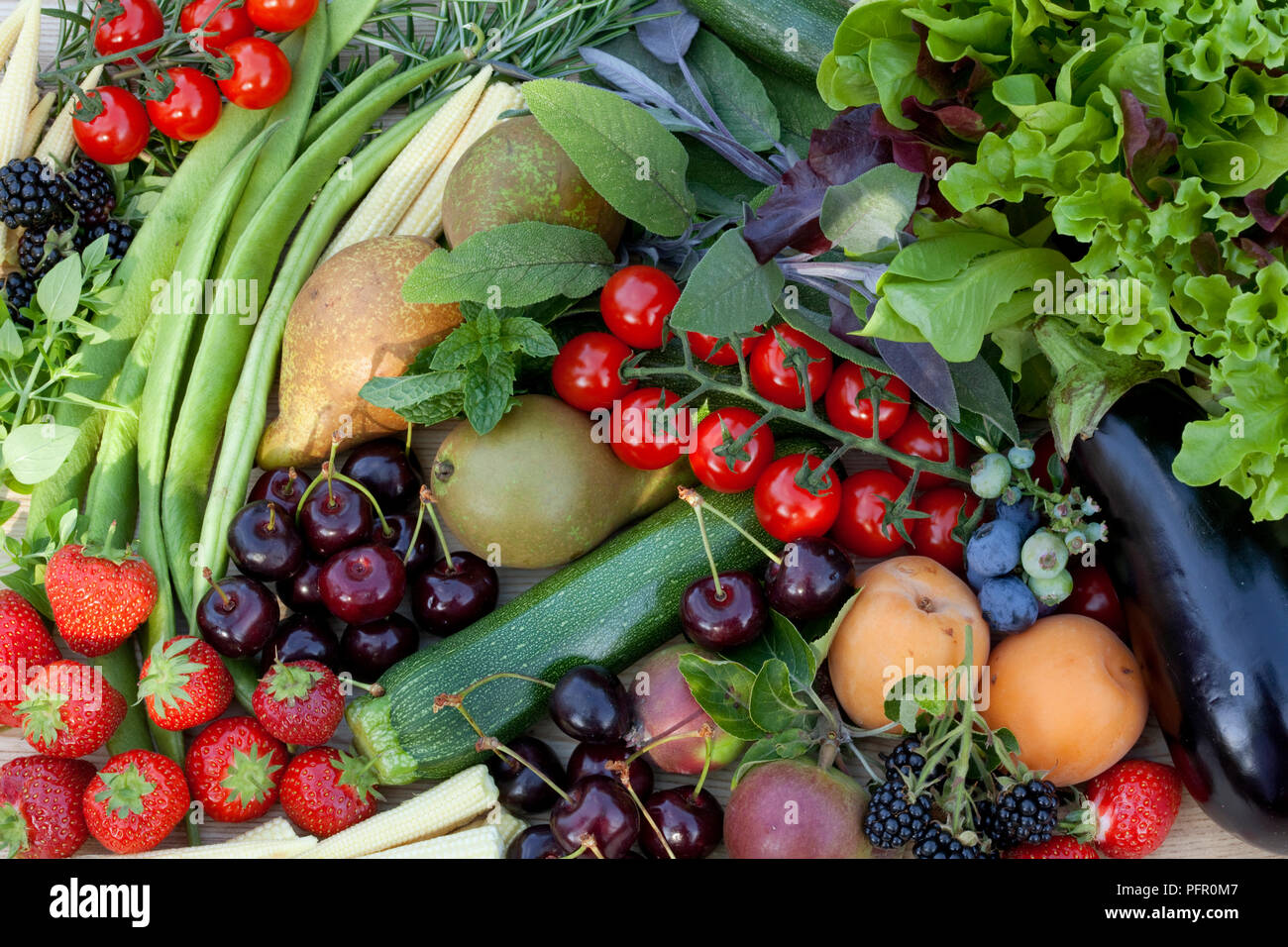 Auswahl an frischem Obst und Gemüse, close-up Stockfoto
