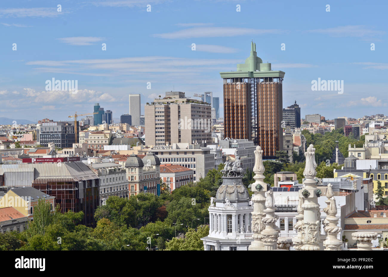 Madrid: Panoramablick von Cybele Palace: Torres de Colon (Doppelpunkt Towers). Spanien Stockfoto