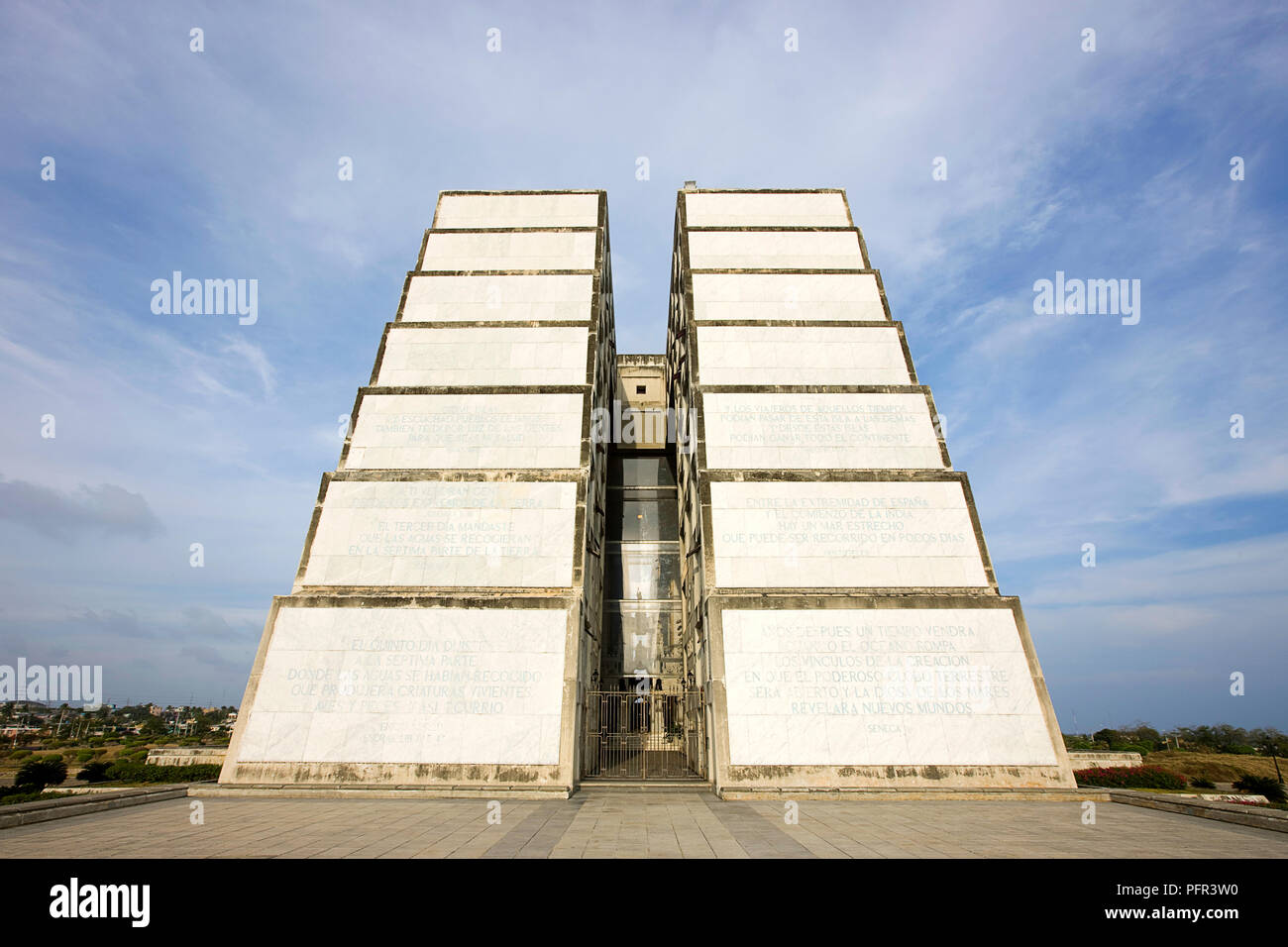 Dominikanische Republik, Santo Domingo, Faro ein Doppelpunkt (Columbus Leuchtturm), Fassade Stockfoto