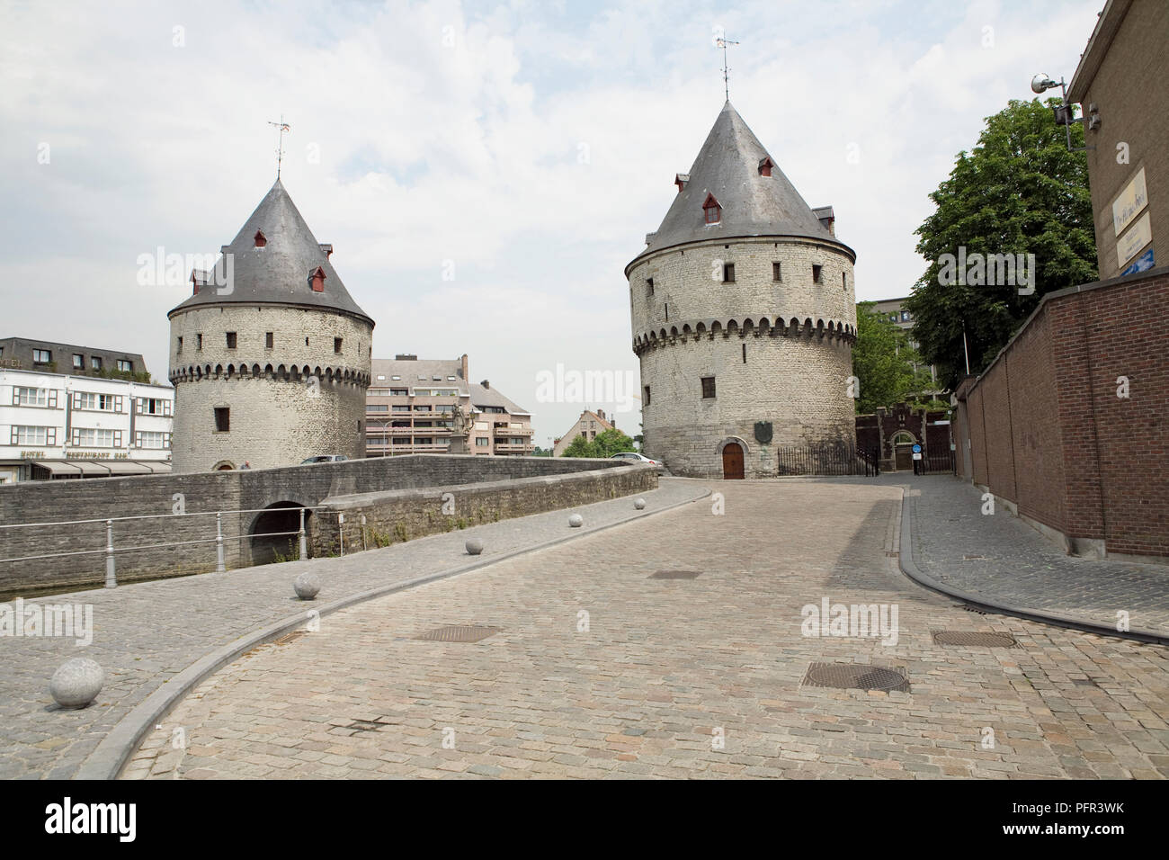 Belgien, Flandern, Kortrijk, Bridge mit mittelalterlichen Türmen, der Broeltorens Stockfoto