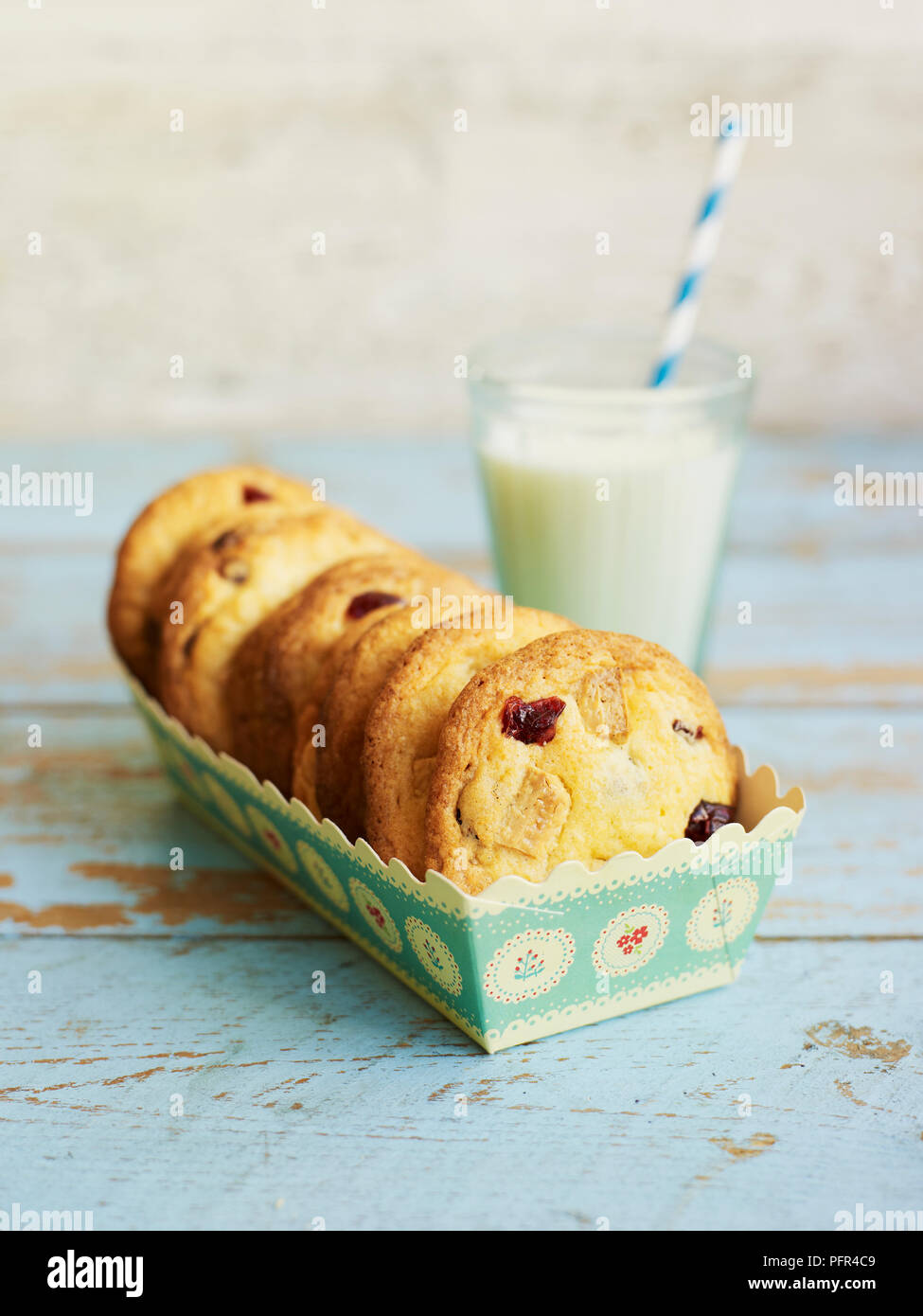 Cranberry und weiße Schokolade Plätzchen oder Kekse Stockfoto