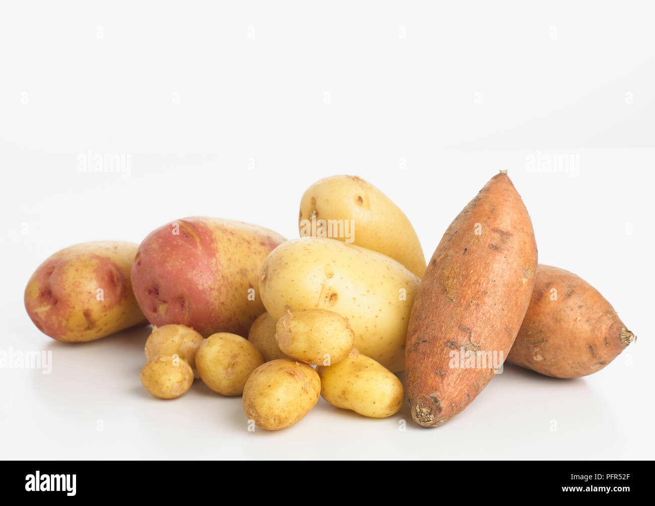 Auswahl von Kartoffeln und Süßkartoffeln Stockfoto