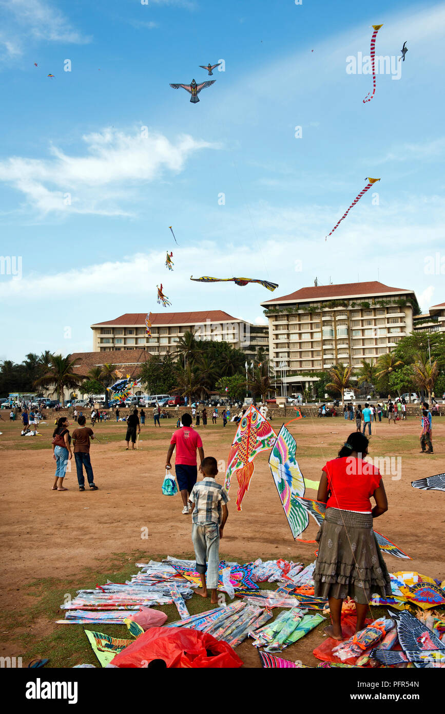 Sri Lanka, Western Province, Colombo, Drachen fliegen auf Galle Face Green Stockfoto