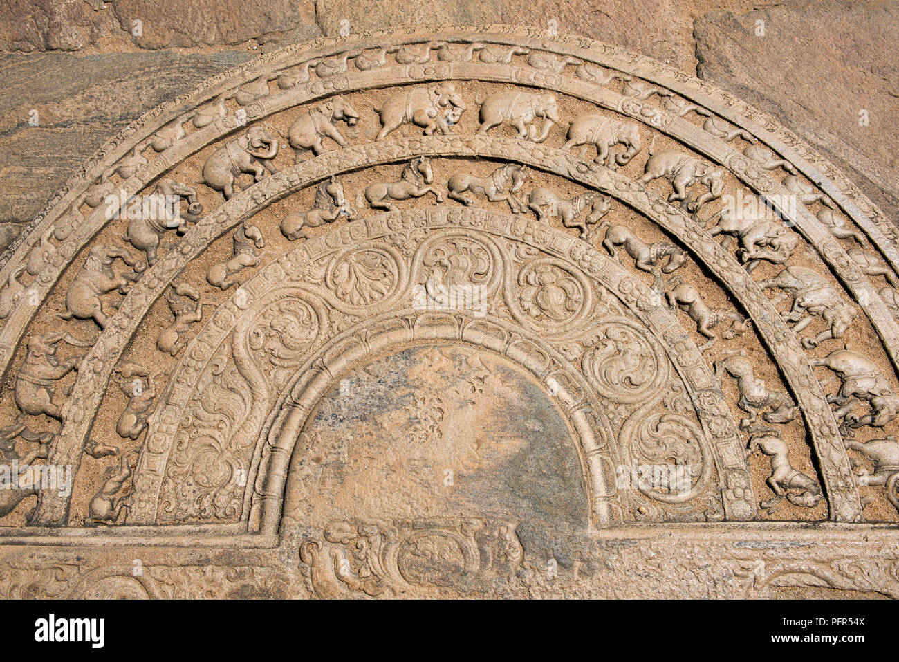 Sri Lanka, North Central Province, Polonnaruwa Vatadage, dekoriert mit Mondstein, close-up Stockfoto