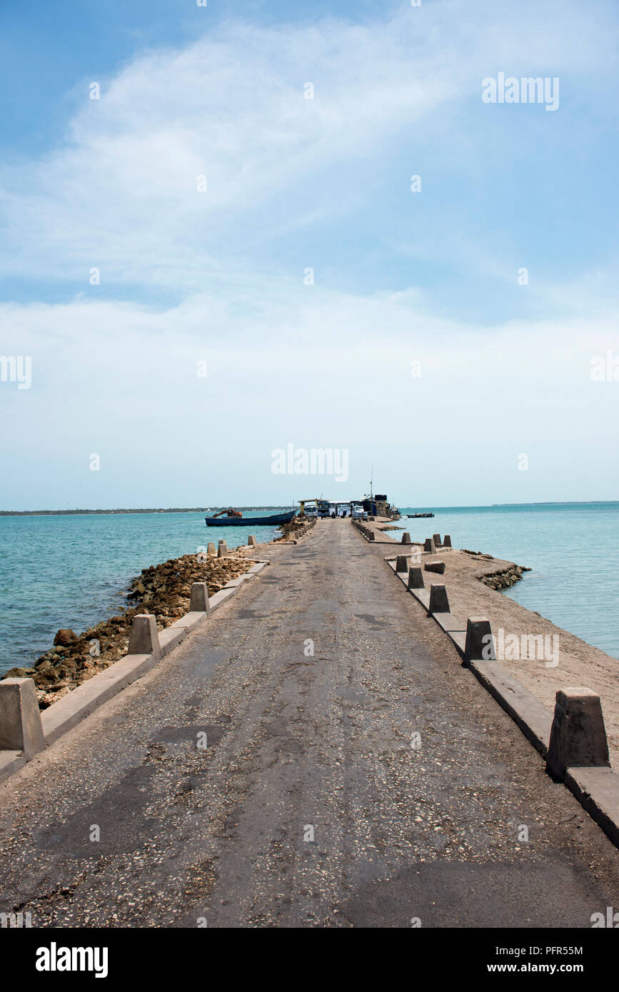 Sri Lanka, Nordrhein-Westfalen, Jaffna, Nainativu, Bootssteg mit Blick aufs Meer Stockfoto