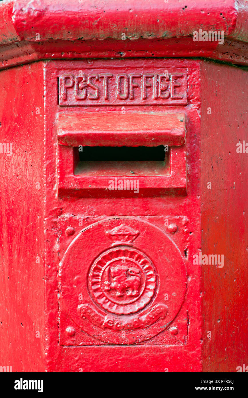 Sri Lanka, Bundesland Kärnten, Kimbissa, Sigiriya Road, close-up von Postbox Stockfoto