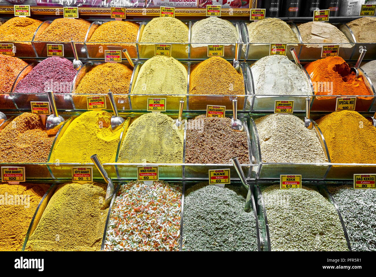 Gewürze in der der Ägyptische Basar, Istanbul, Türkei Stockfoto