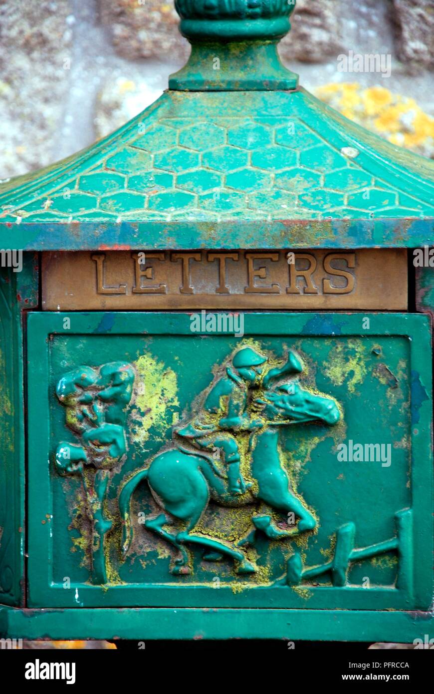 Frankreich, Bretagne, Finistere, Locronan, Letter Box Stockfoto