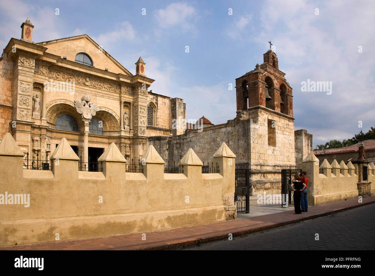 Dominikanische Republik, Santo Domingo, Catedral Primada de America, Fassade Stockfoto