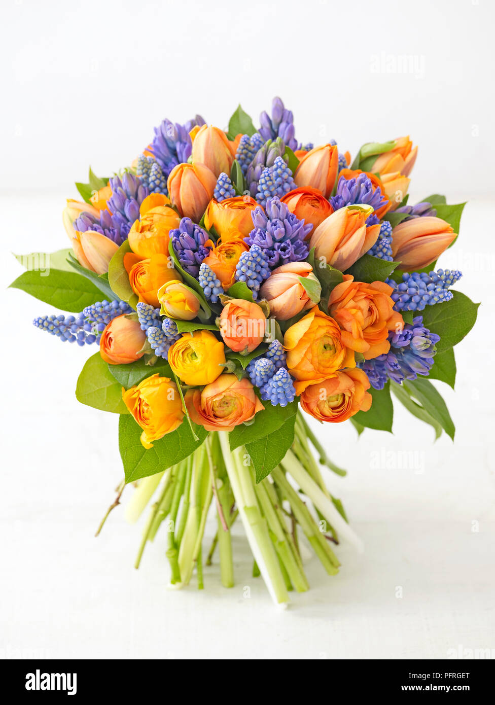 Blumenstrauß mit Hyazinthen, Tulpen, Ranunkeln, Nahaufnahme Stockfoto