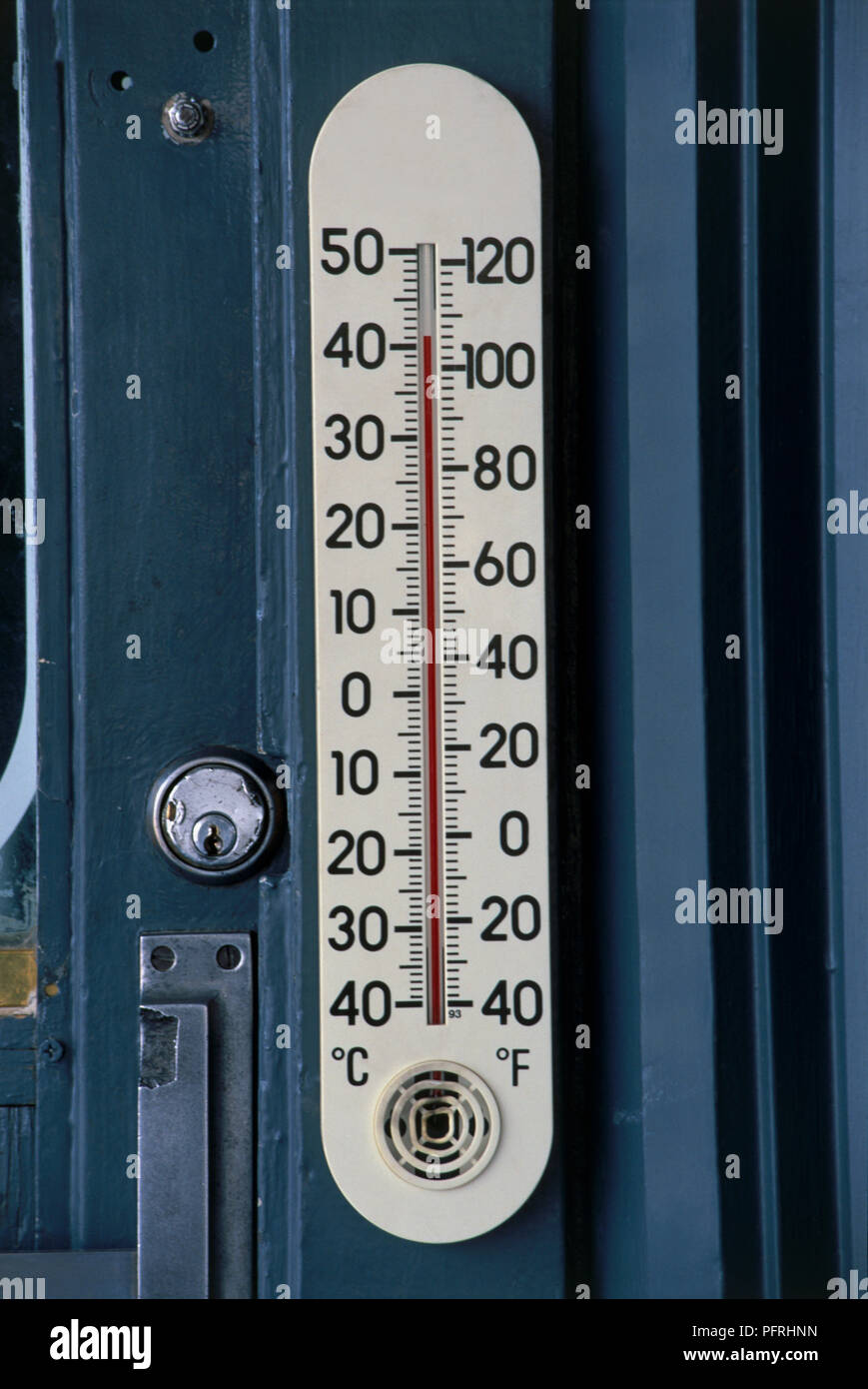 USA, Nevada, Las Vegas, Temperaturanzeige in Celsius und Fahrenheit  angezeigt Stockfotografie - Alamy