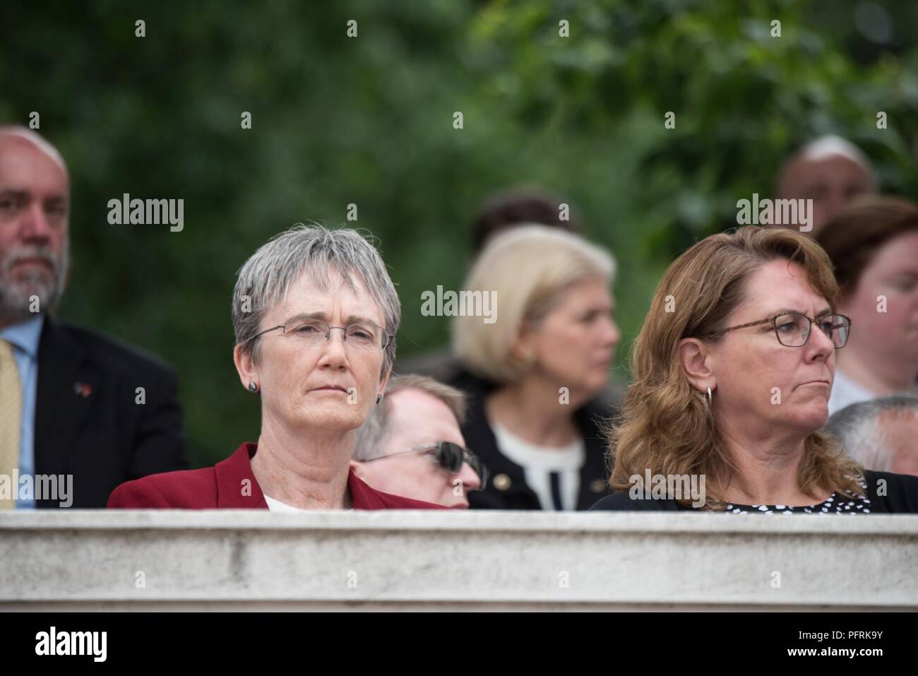 Präsident Donald J. Trumpf liefert den Memorial Day Adresse während des 150-jährlichen Verteidigungsministerium) National Memorial Tag Beachtung durch die Verteidigungsminister auf dem Arlington National Cemetery, 28. Mai 2018 veranstaltet. Senior Leadership aus der ganzen DoD gesammelt zu Ehren Amerikas militärische Service Mitglieder gefallen. Stockfoto