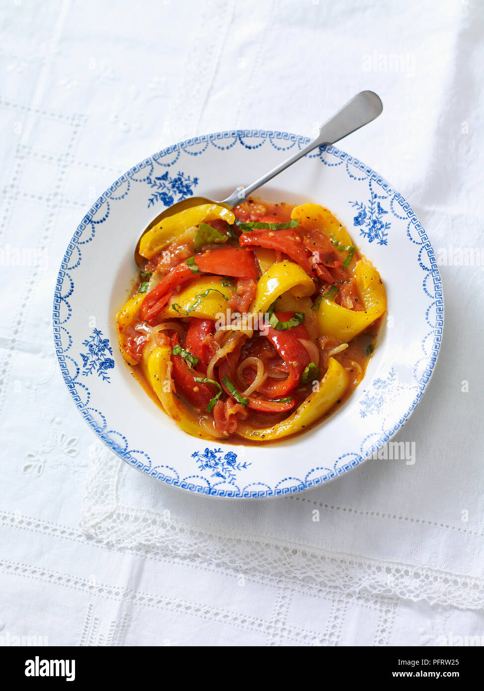 Peperonata, Italienischer Paprika und Tomate Eintopf Stockfoto