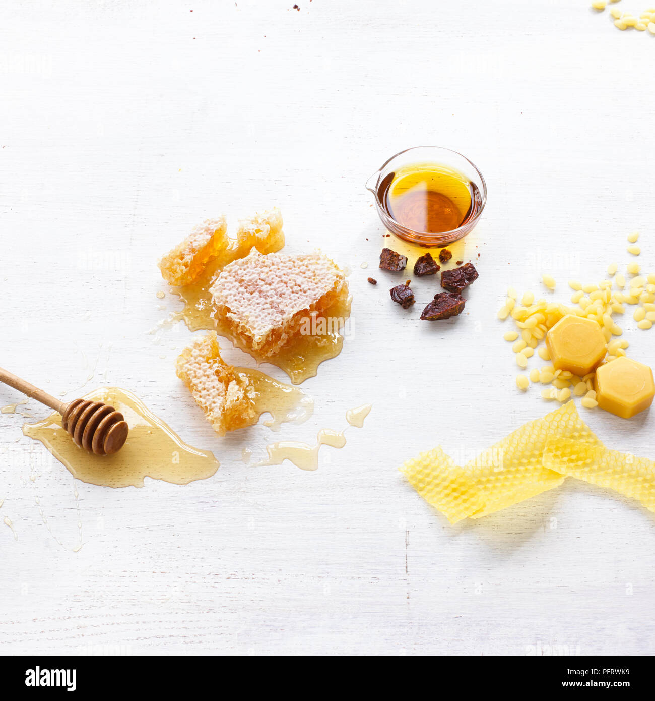 Bee Zutaten für die Herstellung von Naturkosmetik, Bienenwachs, Honig, Propolis Stockfoto