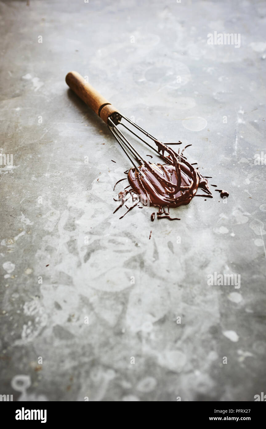 Geschmolzene Schokolade auf Löffel Stockfoto