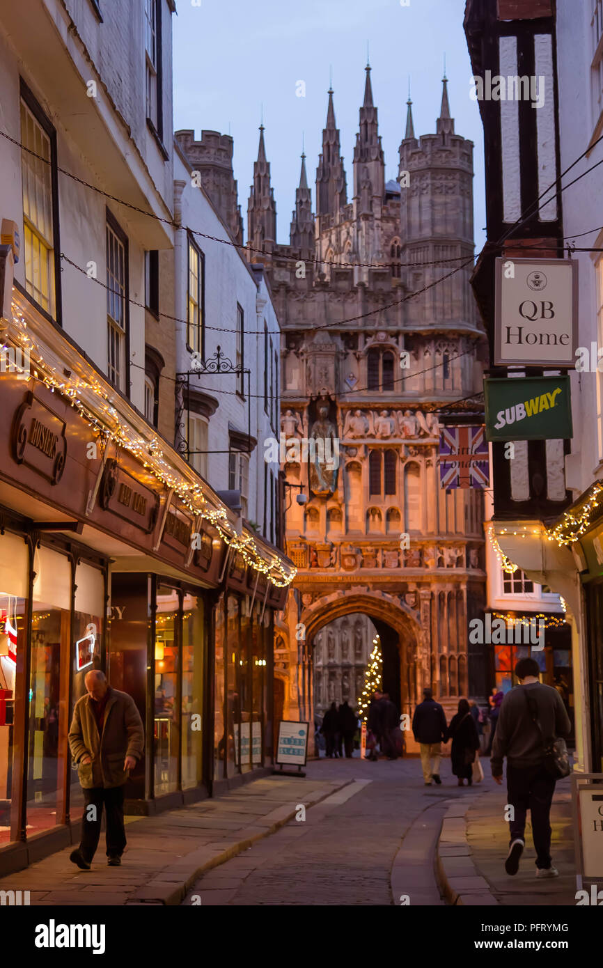 Dezember 2015 - Mercery Lane in Canterbury, Großbritannien, Eintritt zur Canterbury Kathedrale, eines der ältesten und berühmtesten Christlichen Strukturen in zu Stockfoto