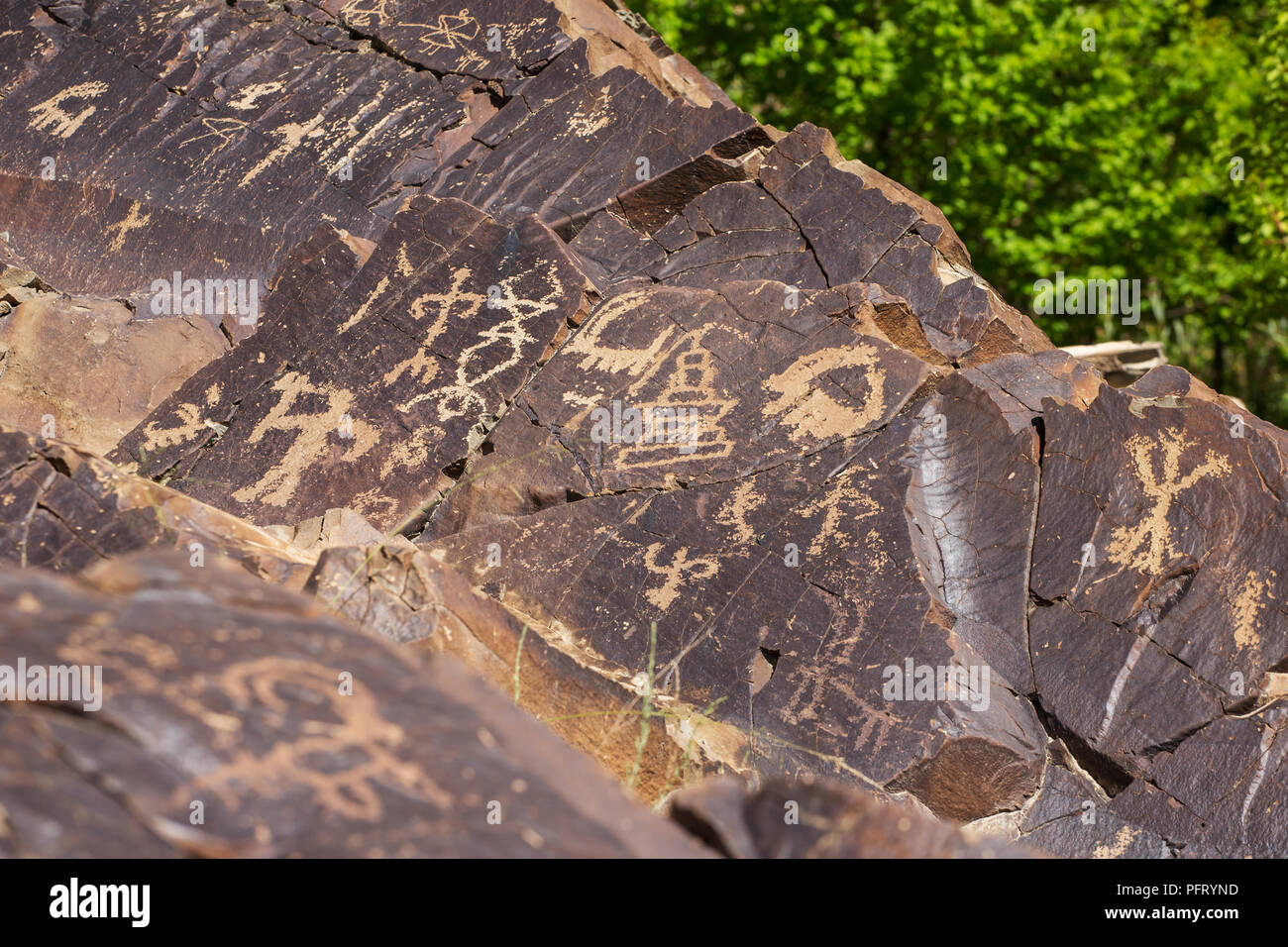 Domkhar Rock Art Heiligtum in Domkhar Dorf in Ladakh, an den Ufern des Indus. Stockfoto