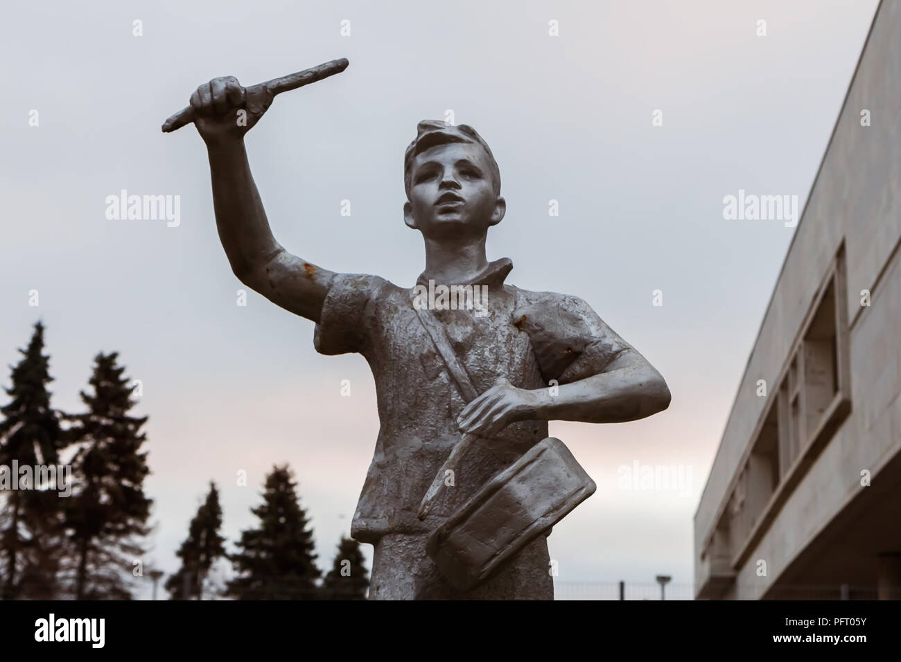 November 2017, Perm, Russland - Statue von Drummer Boy, Erbe von Wladimir Lenin All-unions-Pionier Organisation, UDSSR Propaganda Stockfoto