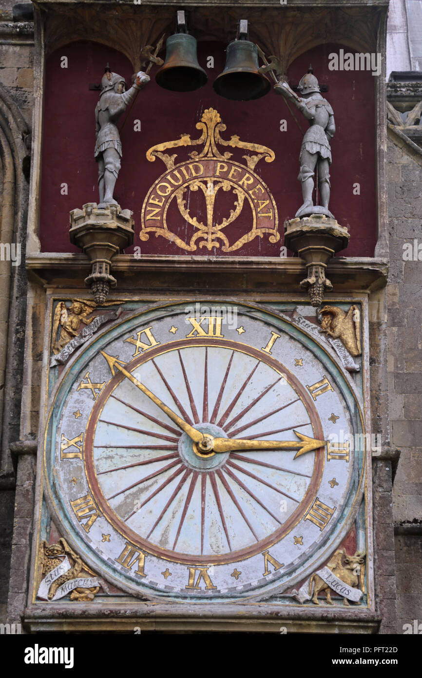 Die astronomische Uhr im nördlichen Querschiff der Wells Cathedral Wells, Somerset England Großbritannien Stockfoto
