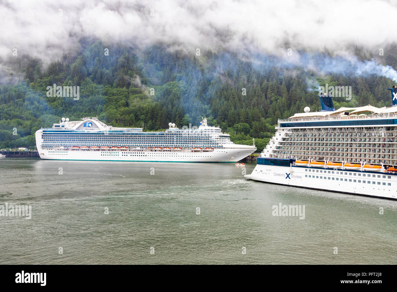Kreuzfahrtschiffe im Hafen von Juneau die Hauptstadt von Alaska, USA Stockfoto