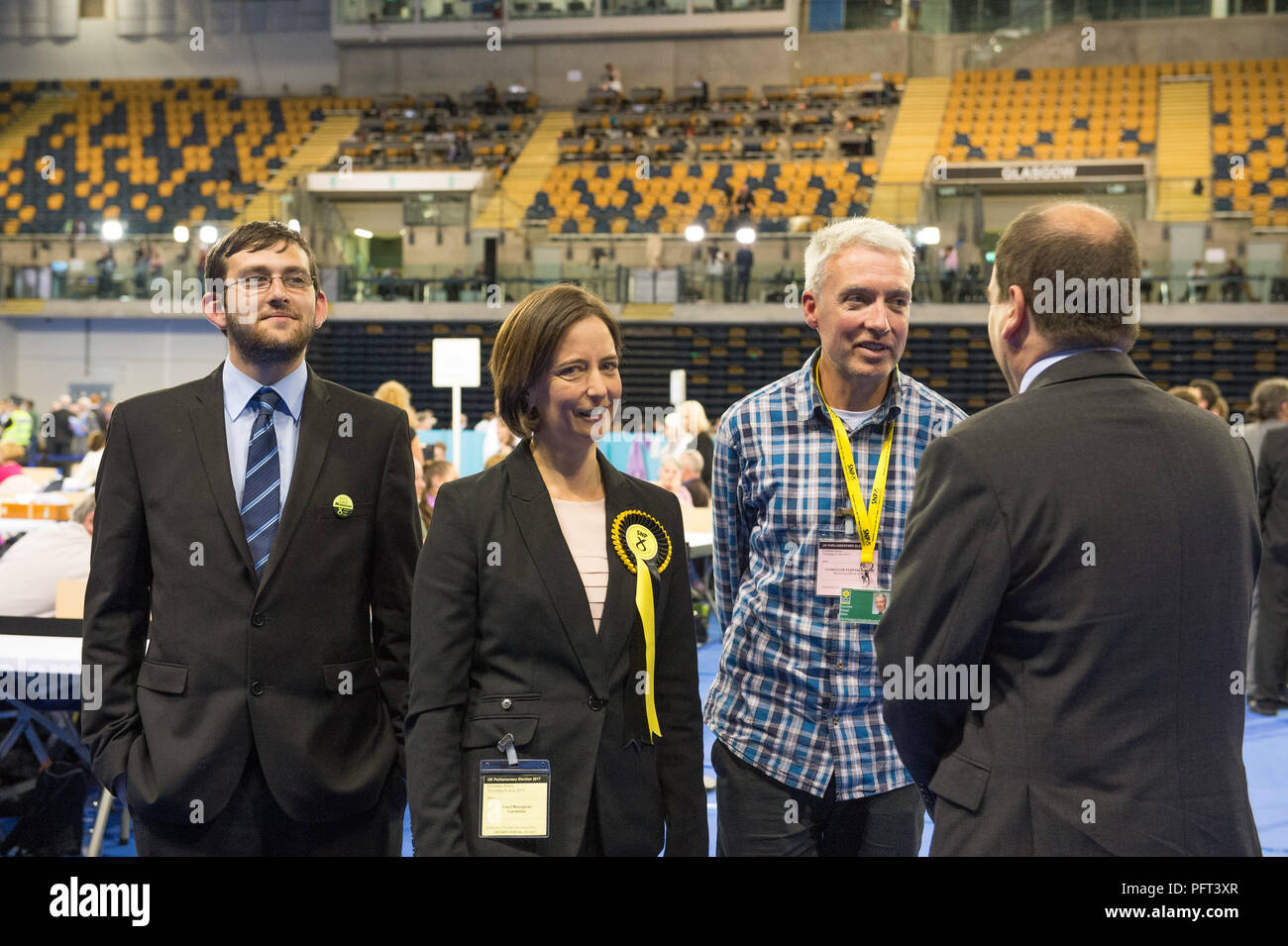 SNP canditate Carol Monaghan (L-R) Malcolm Mitchell - Campaign Manager, Carol Monaghan - Glasgow North West Kandidaten, Feargal Dalton - Carol's Husban Stockfoto