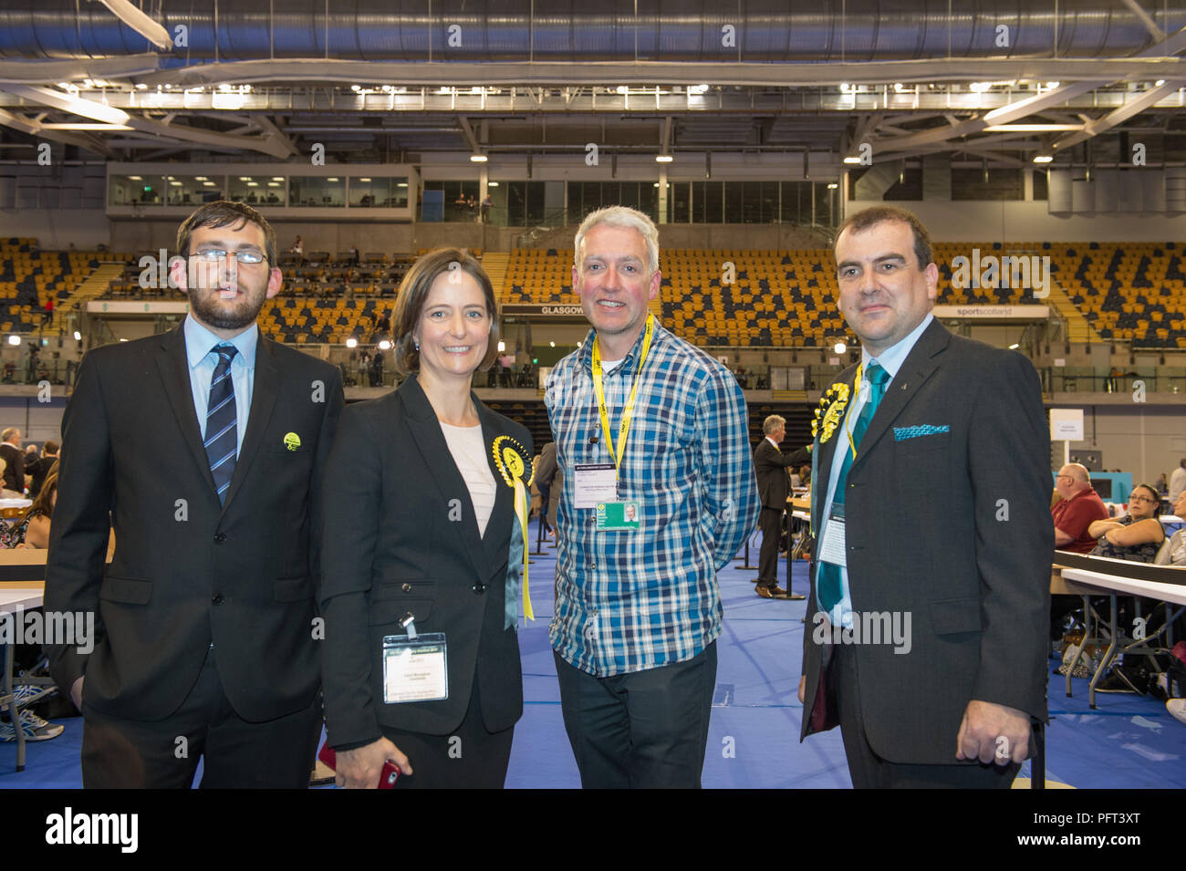 SNP canditate Carol Monaghan (L-R) Malcolm Mitchell - Campaign Manager, Carol Monaghan - Glasgow North West Kandidaten, Feargal Dalton - Carol's Husban Stockfoto