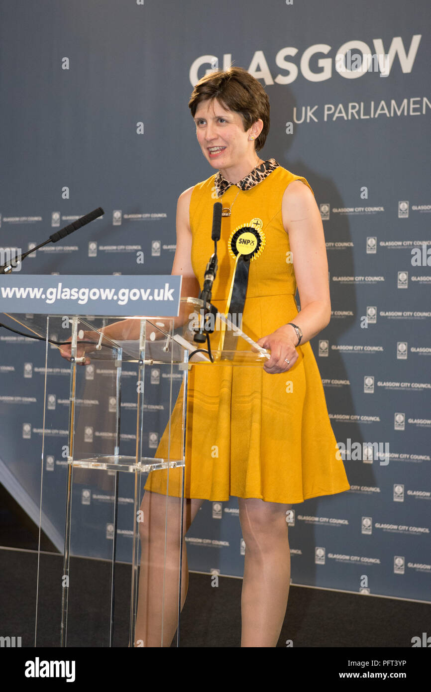 SNP-Kandidat Alison Thewliss gewinnt die Glasgow Central Sitz, britischen Parlamentswahlen, Emirates Arena, Glasgow, 9. Juni 2017 Stockfoto