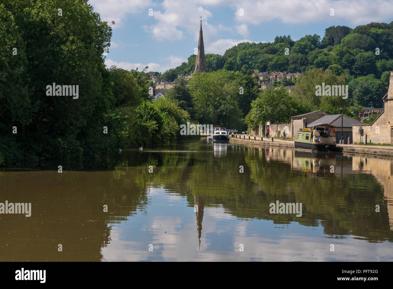 Die Kennet und Avon Kanal wie es läuft durch die Stadt Bath in Somerset, England Stockfoto