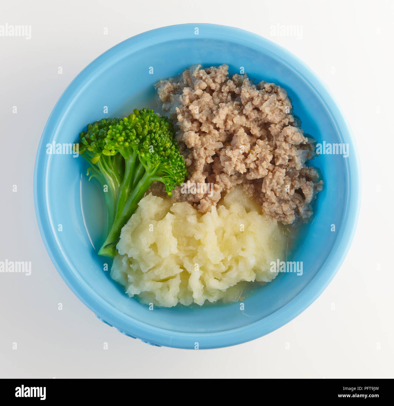Schweinehack mit Brokkoli und Brei, Säuglingsnahrung Stockfoto