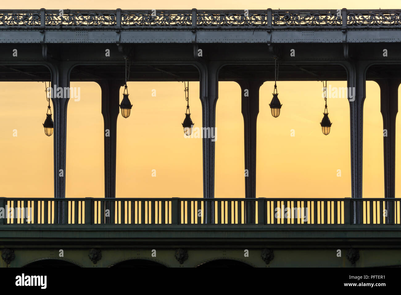 Bir Hakeim bridge bei Sonnenuntergang, in Paris Frankreich Stockfoto