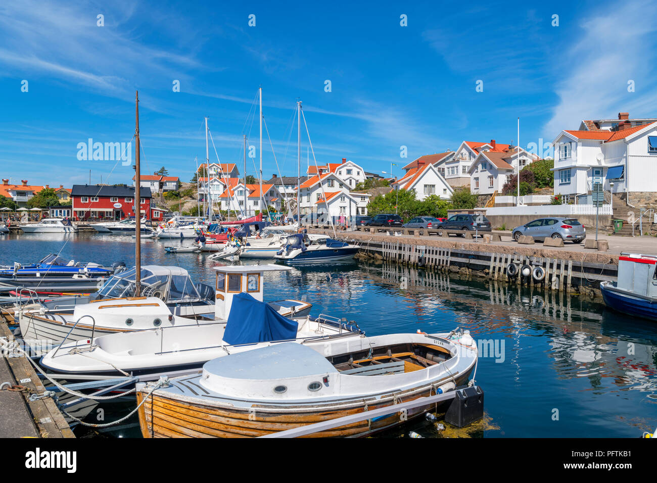 Der Hafen in dem Fischerdorf Vodice, Orust, Bohuslän Küste, Götaland, Schweden Stockfoto