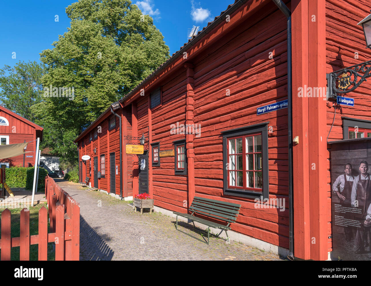 Traditionelle rote Holzhäuser in der Altstadt (Gamla Örebro Örebro), Örebro, Närke, Schweden Stockfoto