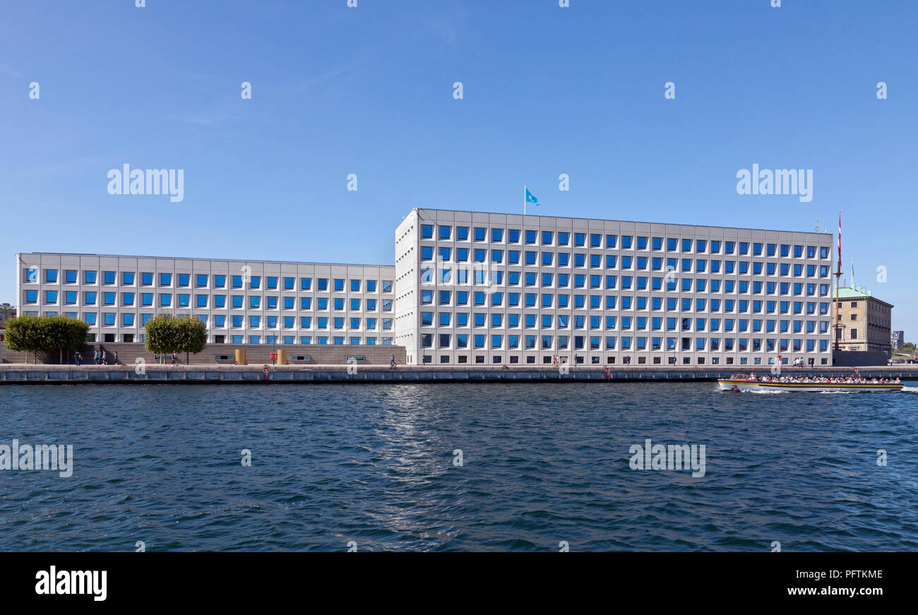 Die Maersk/Maersk Hauptsitz am Esplanaden in Kopenhagen, Dänemark, vom Inneren Hafen gesehen. Die A.P. Moller-Maersk. Stockfoto