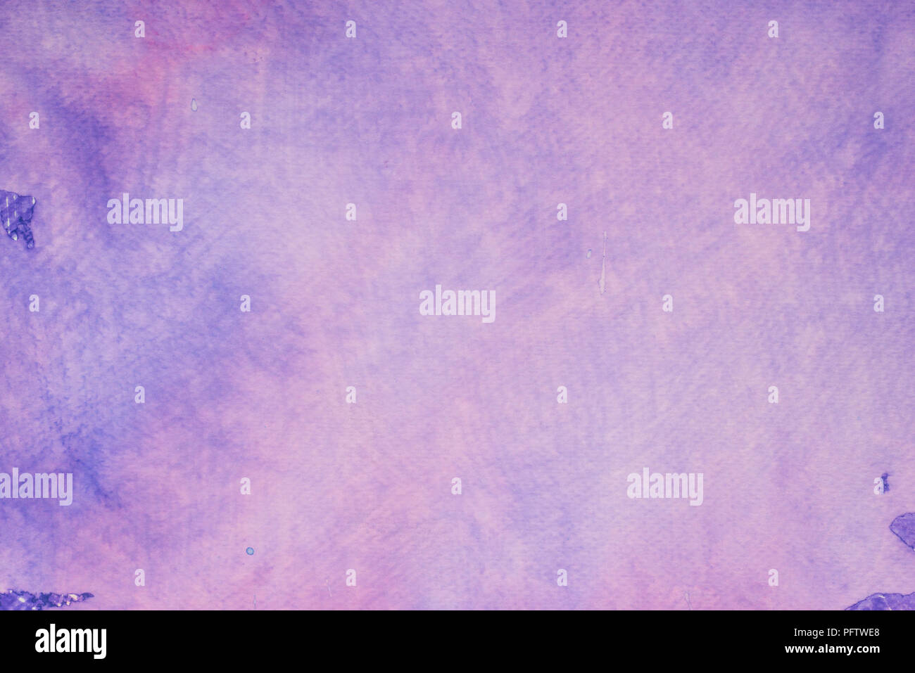 Violette Farbe aquarell Tinte auf Papier Hintergrund Textur lackiert Stockfoto