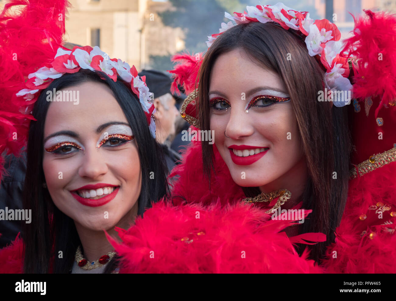 Sciacca, Agrigento, Italien, Januar, 2018. Die Teilnehmer in der bunten Karneval, der jedes Jahr in Sciacca, Sizilien stattfindet Stockfoto