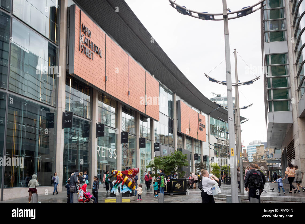Allgemeine Ansicht eines neuen Cathedral Street im Stadtzentrum von Manchester, England Stockfoto