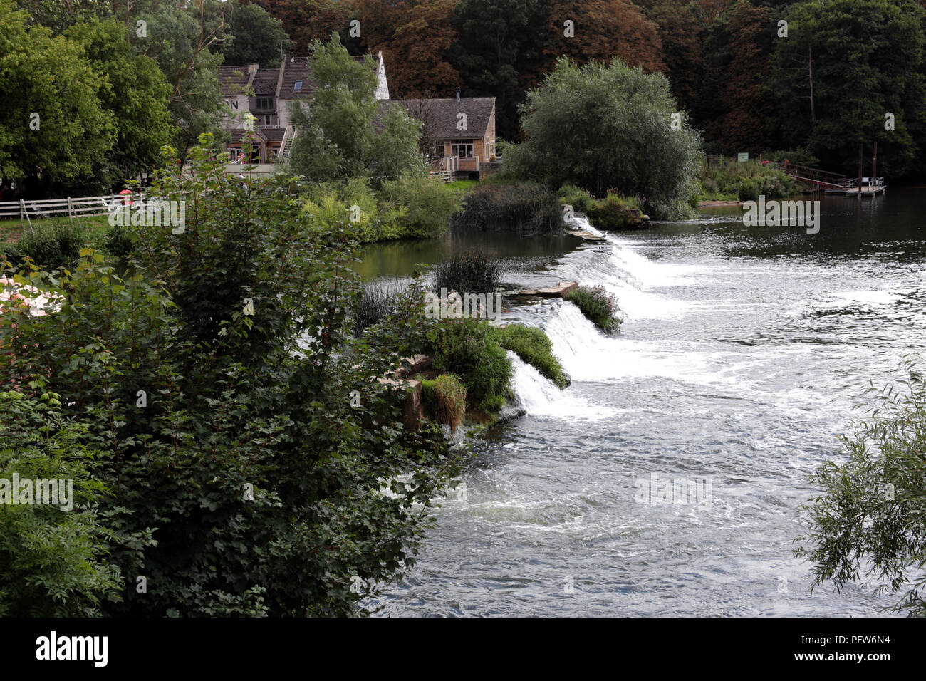 Bathampton Wehr auf den Fluss Avon, Somerset England Großbritannien Stockfoto