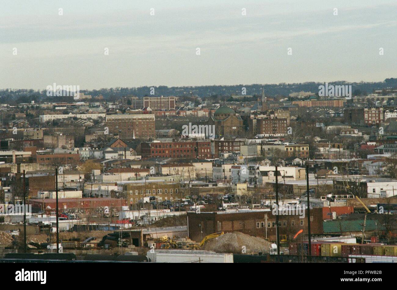 Luftaufnahme des dicht besiedelten Stadtteile mit Reihenhaus am Stadtrand von Newark, New Jersey, 18. März 2018. () Stockfoto