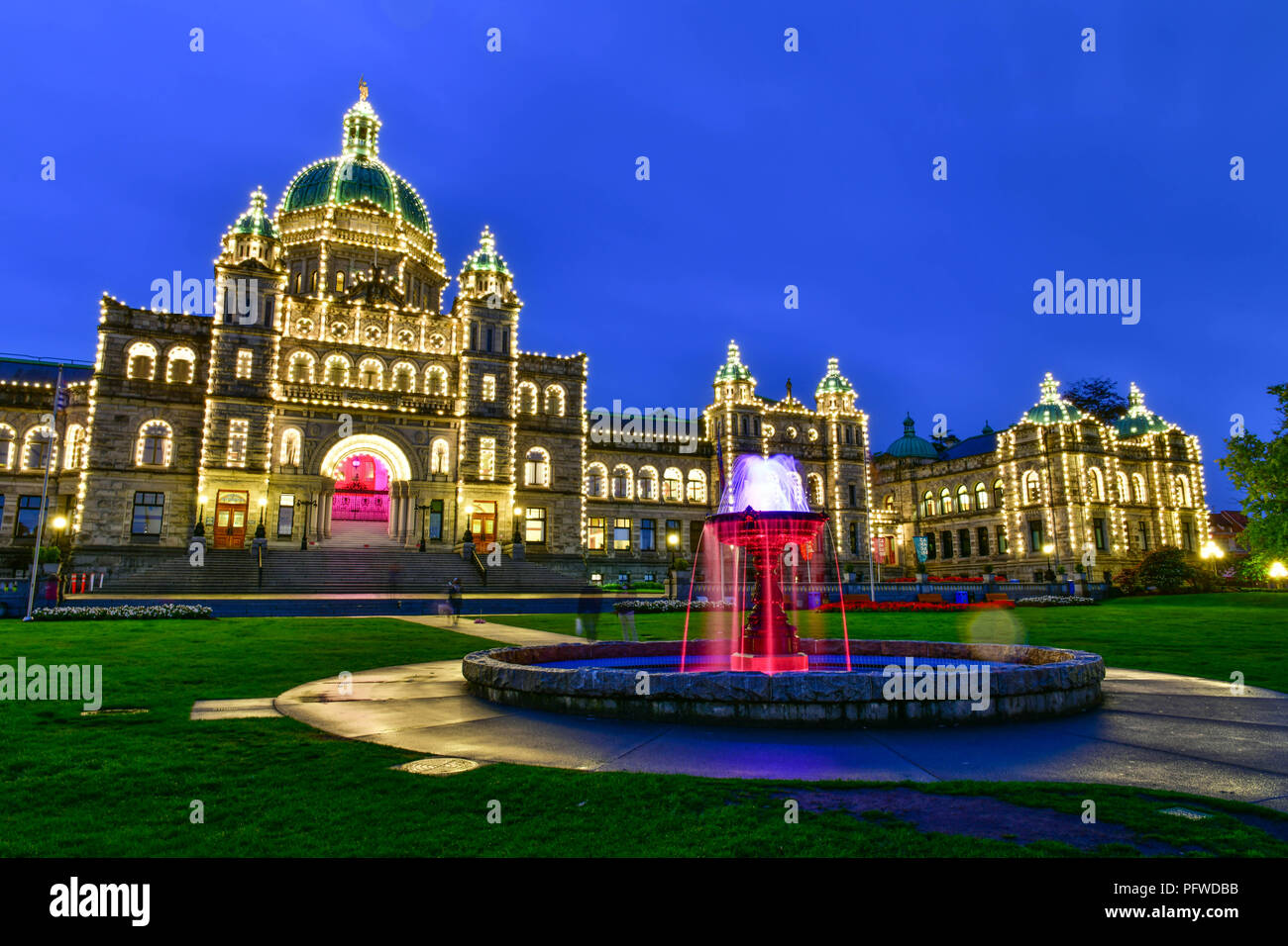 Landtag in der Dämmerung der Zeit in Victoria, British Columbia, Kanada Stockfoto Landtag in der Dämmerung der Zeit in Victoria, British Columbia, Kanada Stockfoto