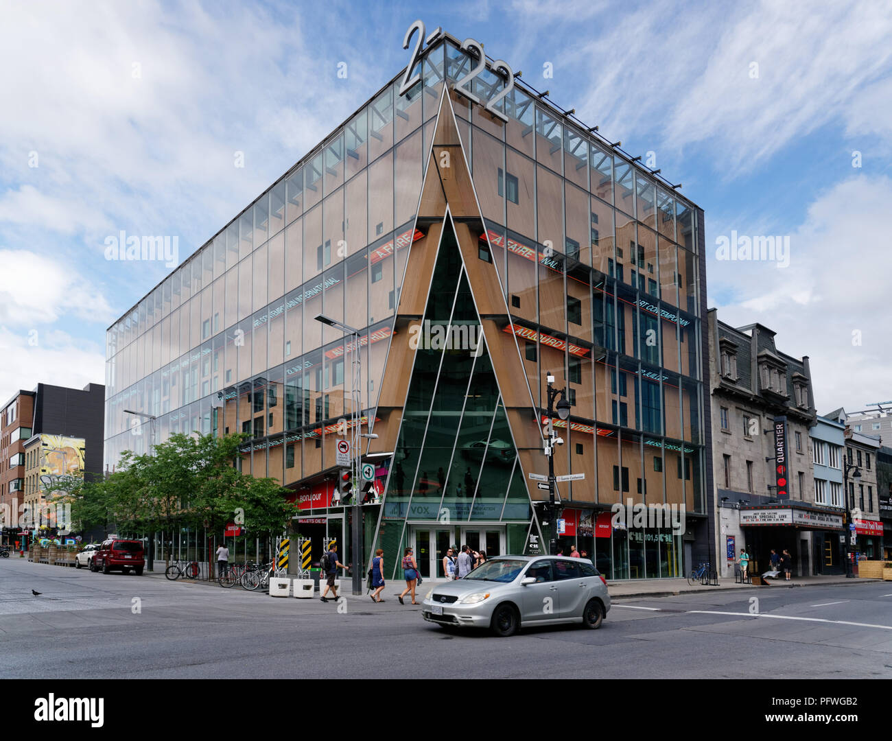 Die La Vitrine Culturelle Gebäude auf St Laurent und Ste Catherine in Montreal Stockfoto