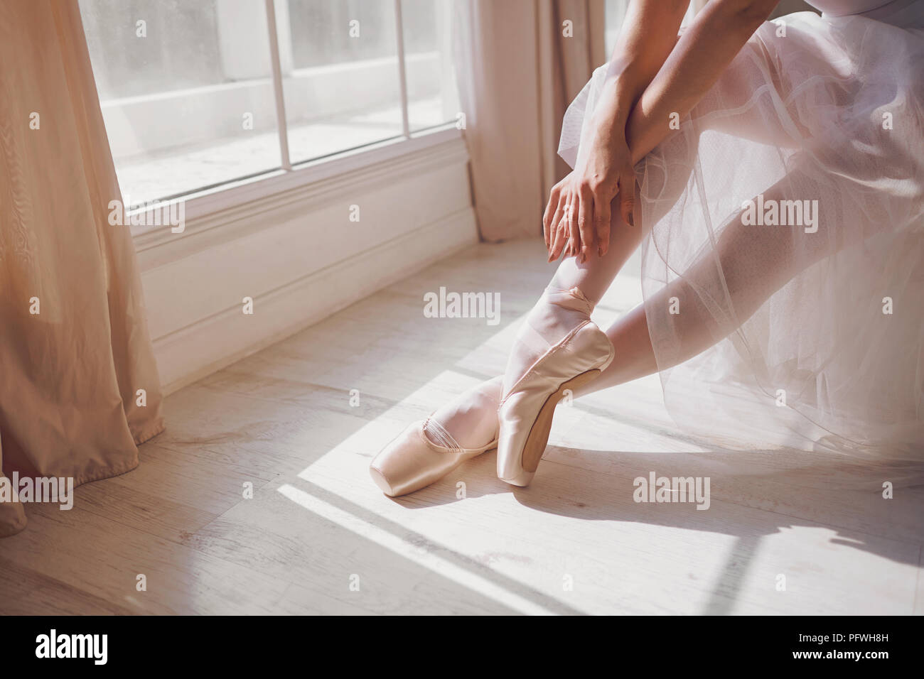 Pointe Schuhe an den Füßen einer Ballerina. Stockfoto