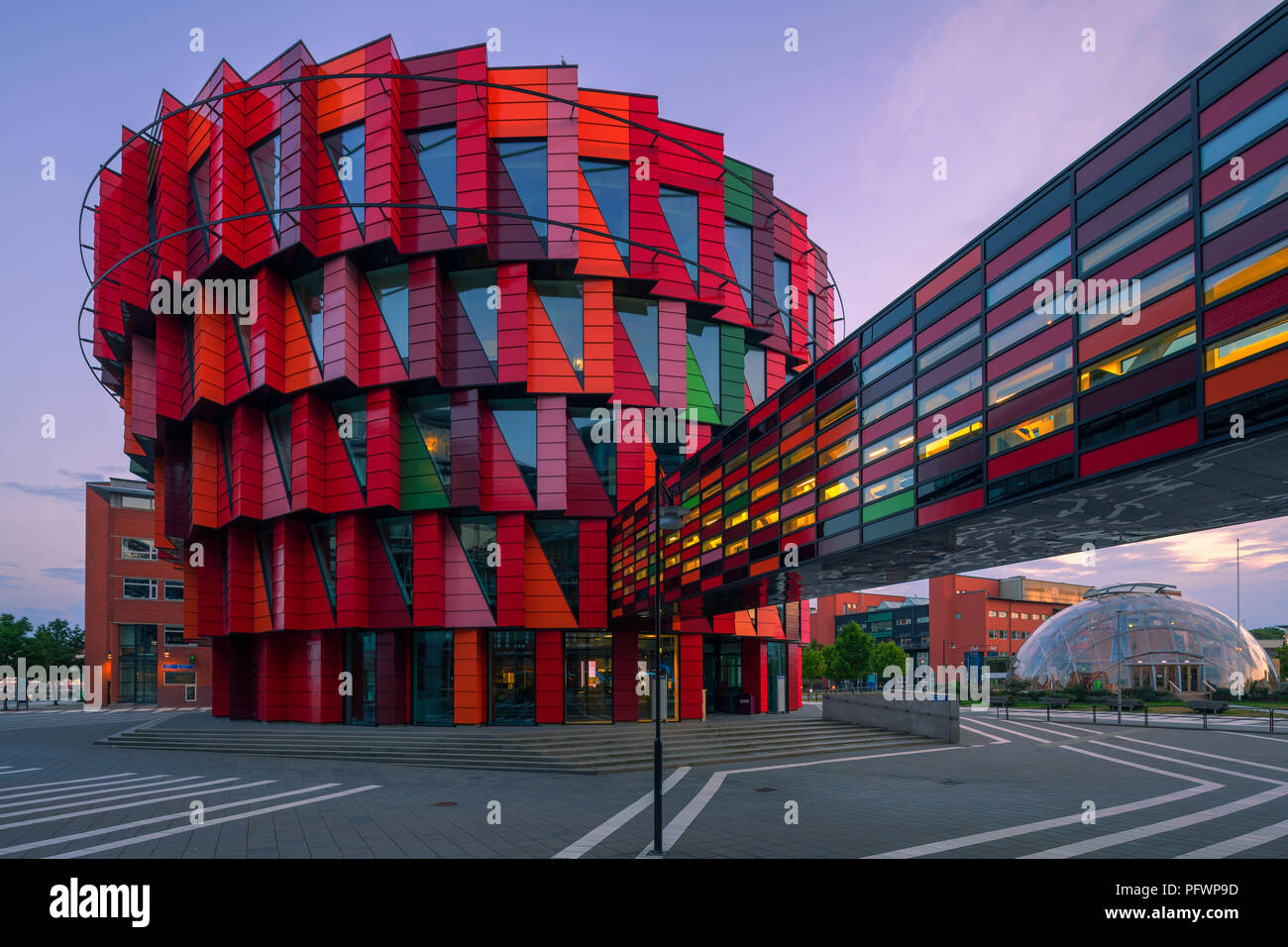 Kuggen (Schwedisch für "Die (Zahnrad) cog") ist ein Gebäude im Besitz von Immobilien Firma Chalmersfastigheter für Universität Chalmers in Goth Stockfoto Kuggen (Schwedisch für "Die (Zahnrad) cog") ist ein Gebäude im Besitz von Immobilien Firma Chalmersfastigheter für Universität Chalmers in Goth Stockfoto