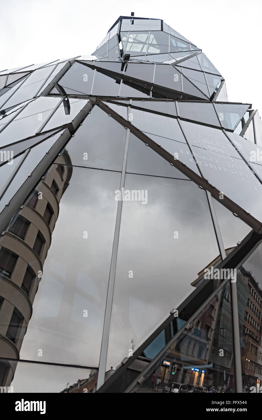 Neue, moderne Glas Haus in der Innenstadt von Bilbao, Spanien. Stockfoto