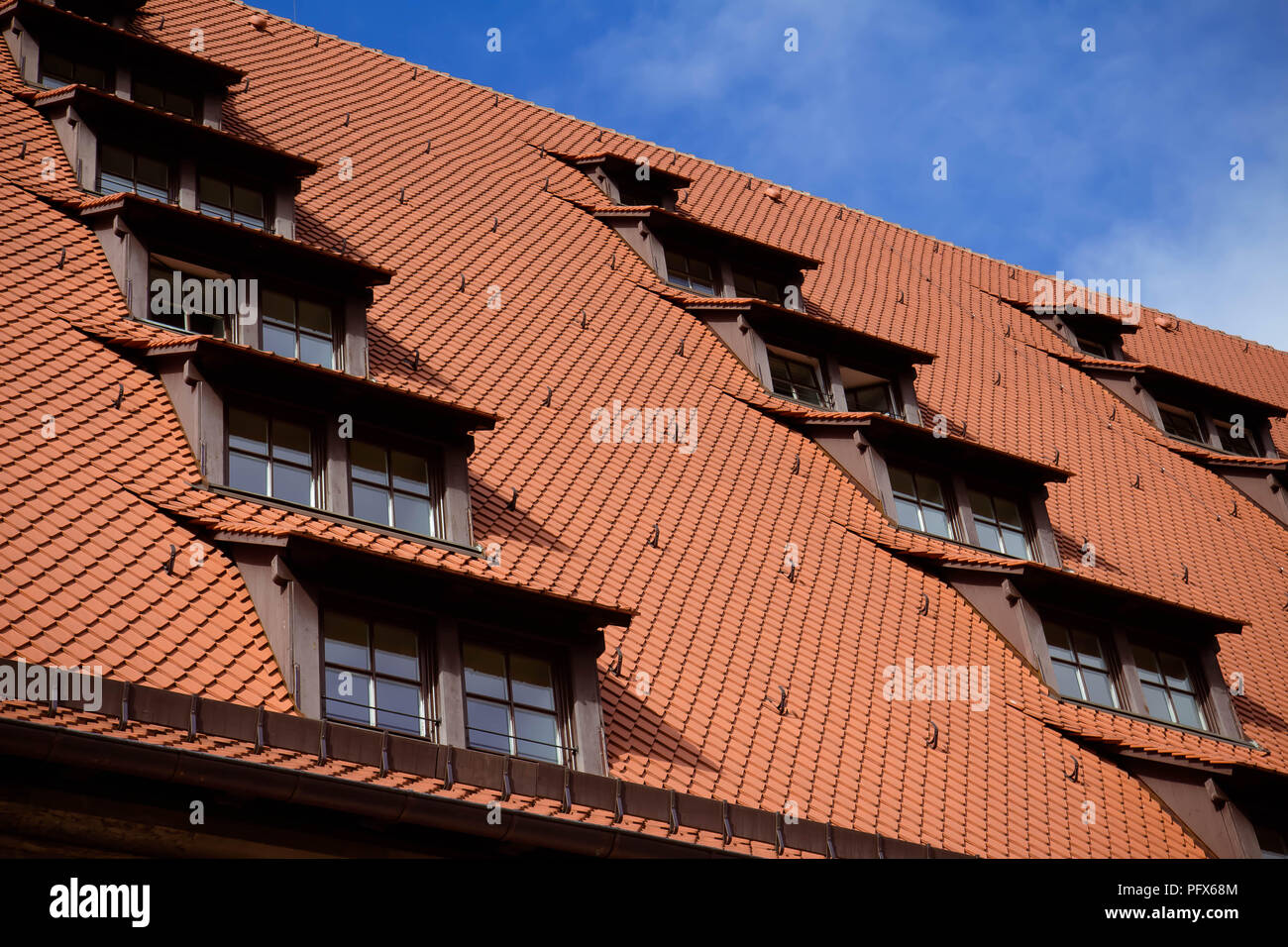 Charakteristischen Dach Fenster, typisch für die Architektur in Deutschland, auf einem Gebäude in Nürnberg Stockfoto